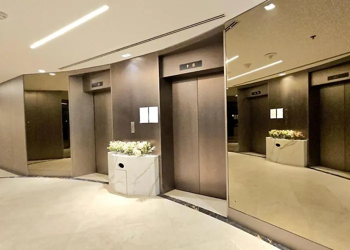 Luxury 3 Bedroom Apt With Private Beach Pool & Gym